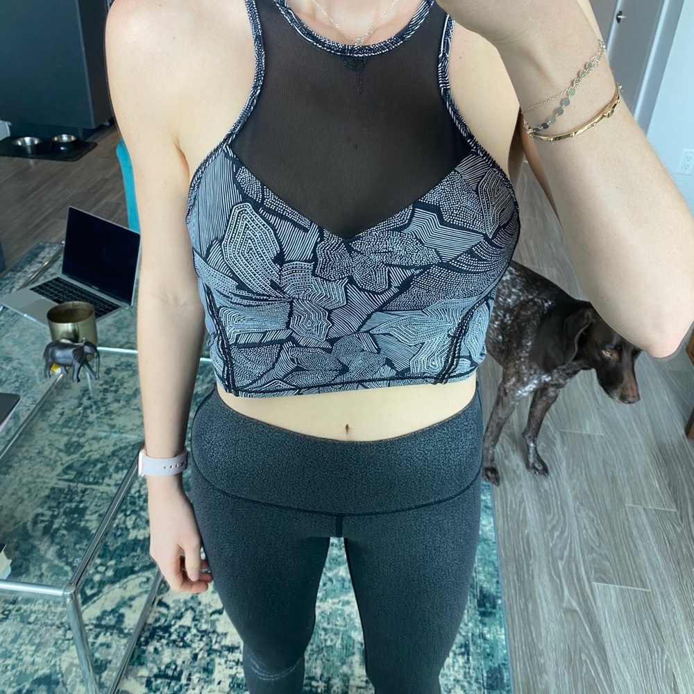 Lululemon workout crop top